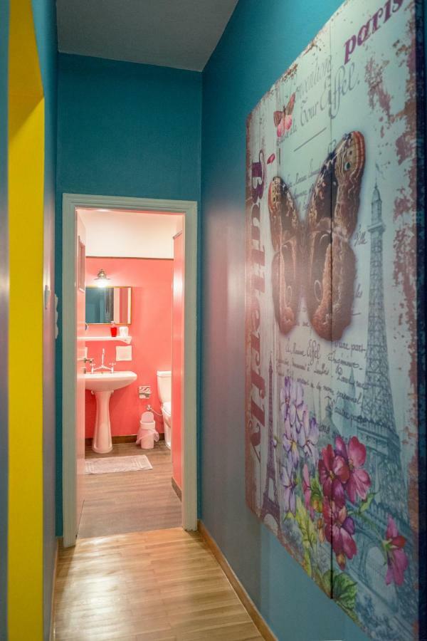 "Casa De Colores", Next To The Metro Athen Eksteriør bilde