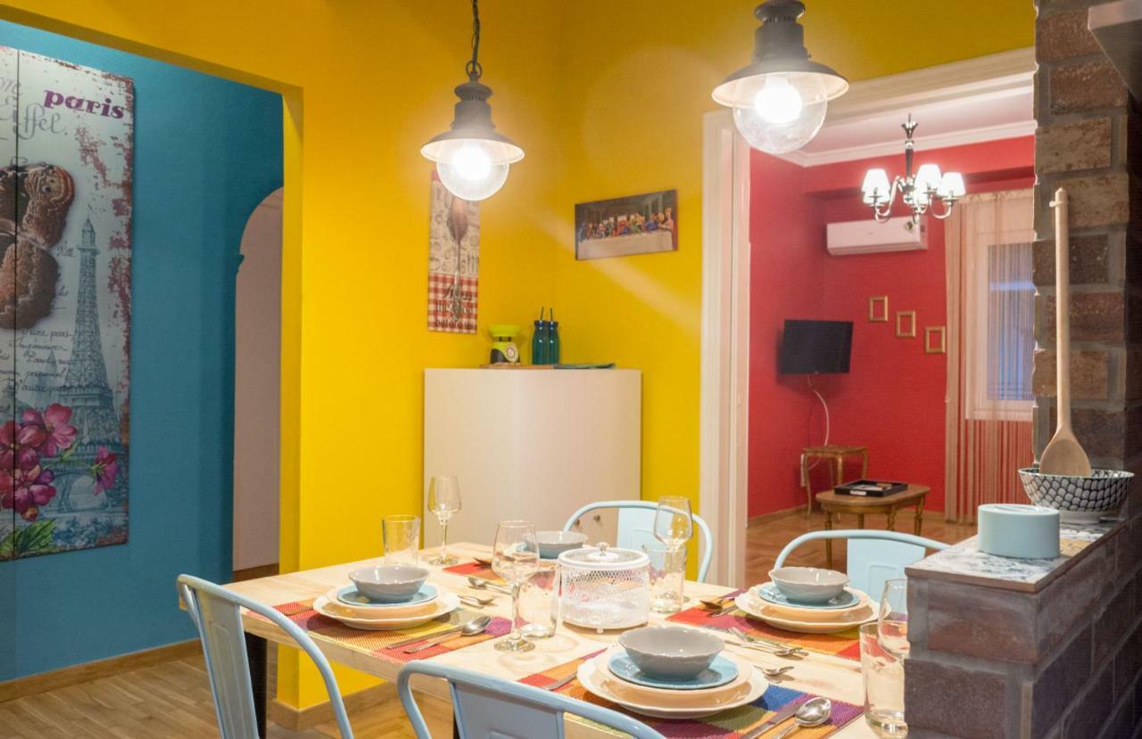 "Casa De Colores", Next To The Metro Athen Eksteriør bilde